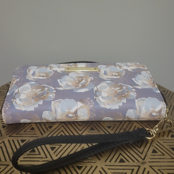 Betsey Johnson Blue Floral Wristlet Wallet - Picture 2 of 6
